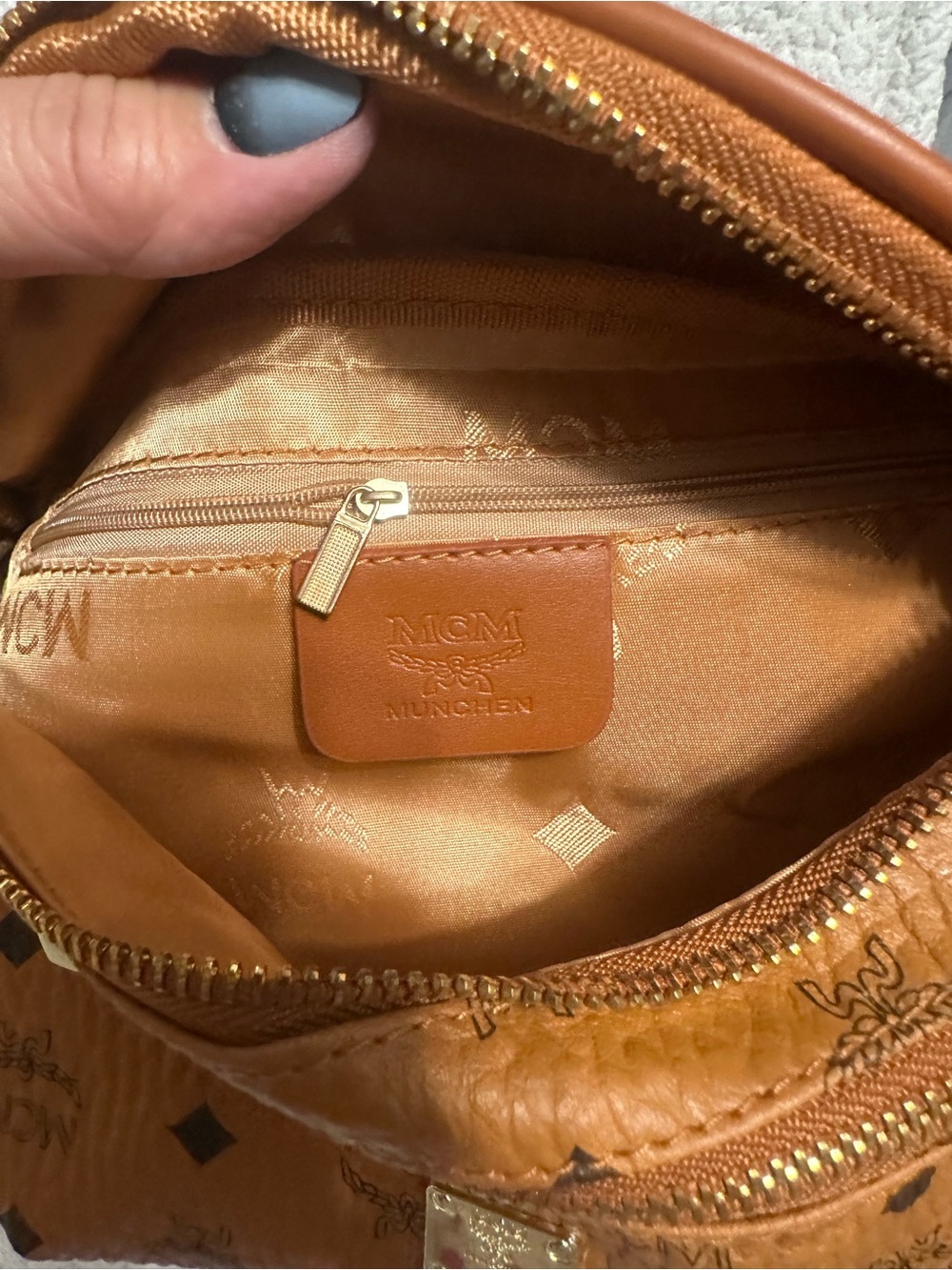 New Fashion Inspired Item (BUMBAG) - Picture 6 of 7